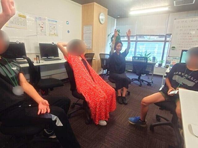 【児童指導員】放課後等デイサービス/週休2日制/月9日休み◎/残業ほぼなし/中高生向けの就労準備型施設♪/ニーズに寄り添った支援で将来に希望を！/月給21.5万円～/正社員/資格必須の写真1枚目