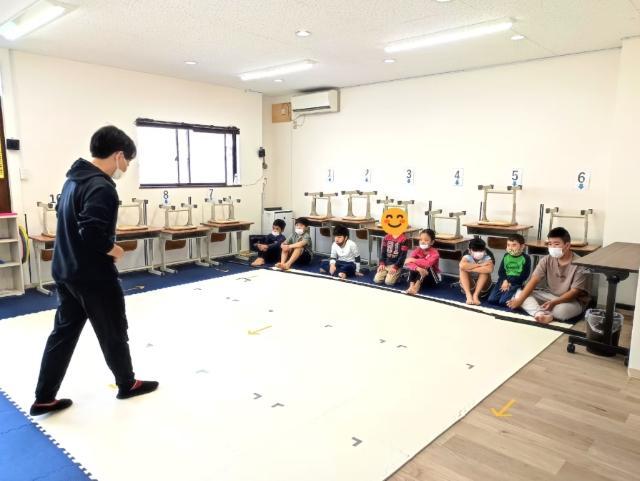 【保育士】放課後等デイサービス/完全週休2日制/日祝休み/未経験OK！/脳科学に基づいた療育を実施/特性をとらえたプログラムで自信をはぐくむ♪/月給20万円～/正社員/資格必須の写真3枚目