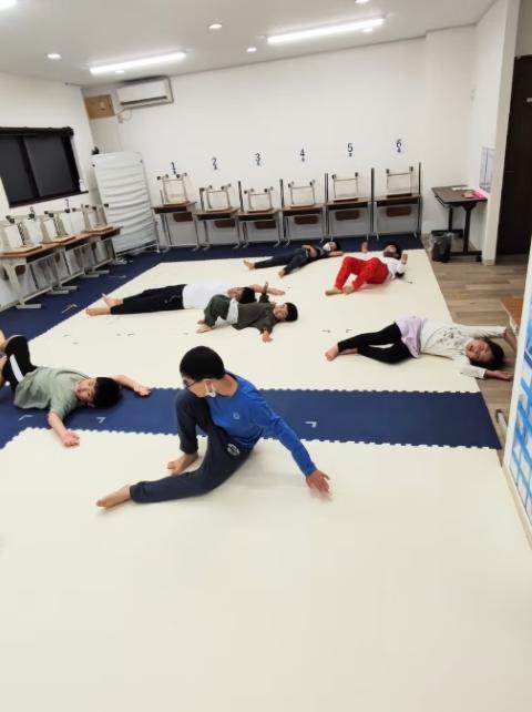 【保育士】放課後等デイサービス/完全週休2日制/日祝休み/未経験OK！/脳科学に基づいた療育を実施/特性をとらえたプログラムで自信をはぐくむ♪/月給20万円～/正社員/資格必須の写真6枚目