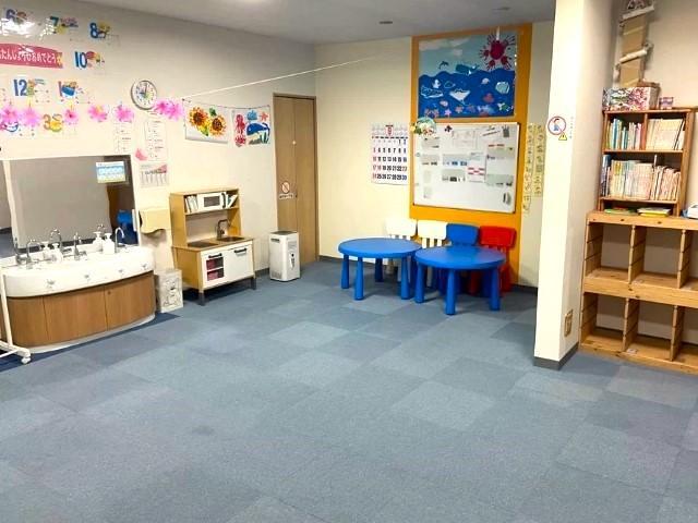 【保育士】多機能型施設/残業ほぼなし◎/手厚い人員配置で子どもたちと向き合う支援を♪/全国展開中の大手/豊富なノウハウが学べる充実研修あり/月給22万円～/正社員/資格必須