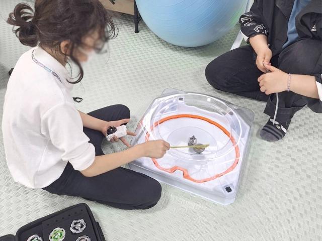 【理学療法士】放課後等デイサービス/完全週休2日制/年休114日/子ども一人ひとりのニーズに応える総合支援型施設/自分らしさを引き出すサポートを！/月給22万円～/契約社員/資格必須の写真7枚目