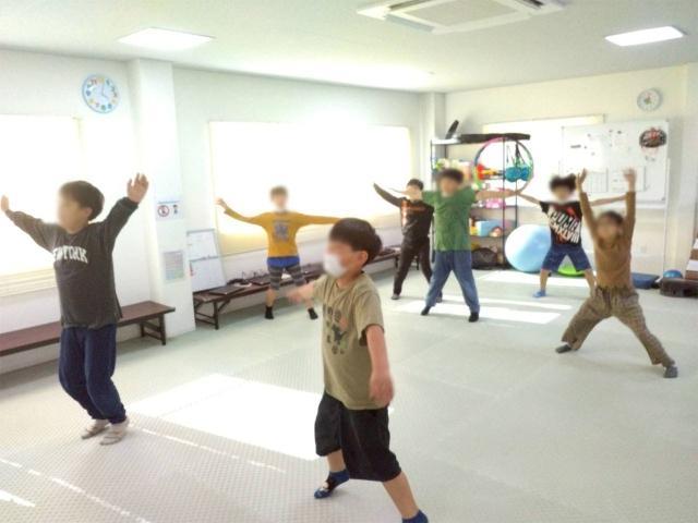 【臨床心理士/公認心理師】放課後等デイサービス/年休114日/子ども一人ひとりのニーズに応える総合支援型施設/自分らしさを引き出すサポートを！/月給22万円～/契約社員/資格必須の写真1枚目