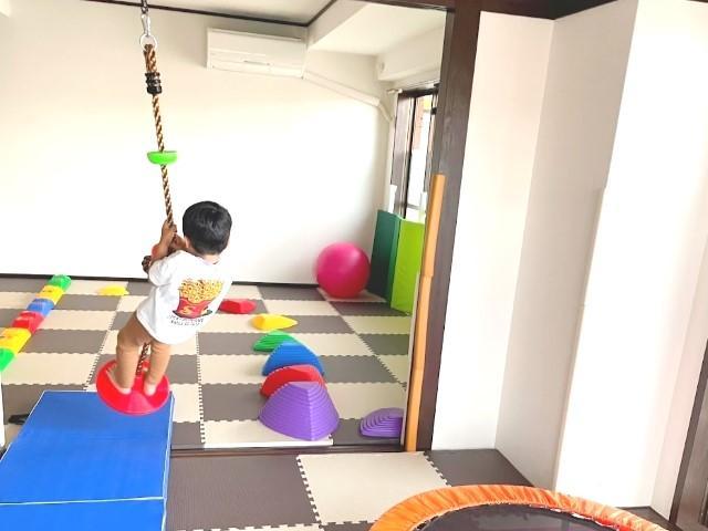 【保育士】多機能型施設/年休115日/完全週休2日制/送迎なし◎/スタッフも学べる！機能訓練分野を取り入れた専門性の高いアプローチ支援が特徴♪/月給23万円～/正社員/資格必須