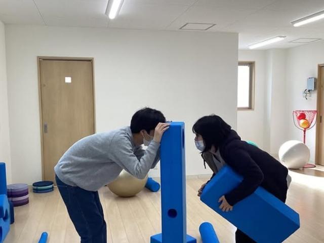 【保育士】放課後等デイサービス/日曜休み◎/20か所以上で事業展開中！/個性を大切に、遊びを通して「自分らしい」成長を支援♪/月給19万円～/残業ほぼなし/正社員/資格必須の写真1枚目
