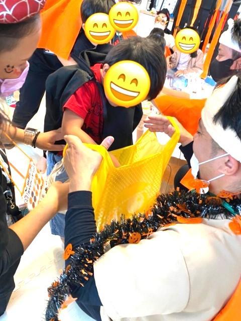 【児童指導員】多機能型施設/日祝休み◎/定期研修とOJTでスキルアップを応援！/5つの領域×4つのメイン療育で、将来への成長を支援♪/月給30万円～/正社員/資格必須の写真1枚目