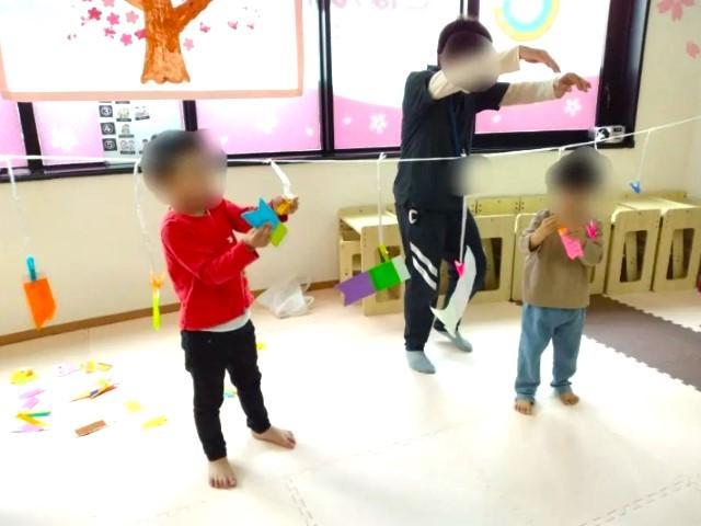【保育士】多機能型施設/残業ほぼなし◎/2：1の少人数体制で子どもたちにしっかりと向き合える♪/全国展開する大手FCの加盟店/月給25万円～/正社員/資格必須の写真2枚目