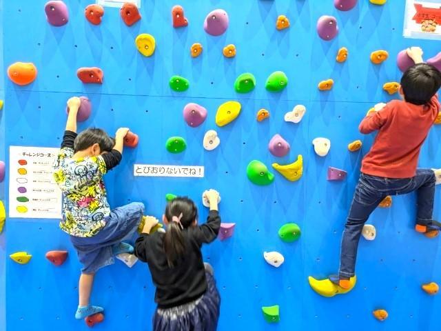 【保育士】多機能型施設/日曜休み◎/年間休日114日/残業ほぼなし/アットホームな療育型多機能デイ♪/高齢者福祉・保育ノウハウも学べる環境/月給18.6万円～/正社員/資格必須