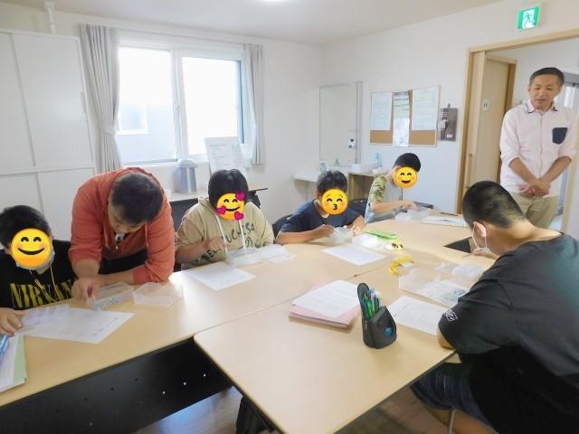 【保育士】放課後等デイサービス/正社員/資格必須/⽉給21.2万円～/日祝休み/育休取得実績あり◎/受験対策や職場体験など、進学・就職支援に特化！子どもたちの夢の実現を応援♪の写真2枚目