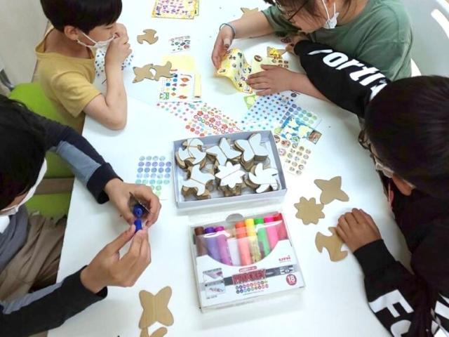 【保育士】放課後等デイサービス/年間休日120日/子どもたちが安心して過ごせる施設づくり♪/愛情と情熱で、すこやかな成長をはぐくむ/月給23.5万円～/正社員/資格必須