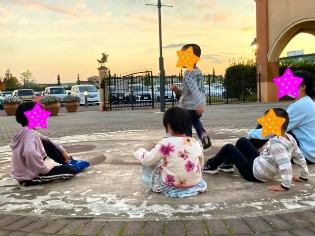 【児童指導員】児童発達支援/正社員/資格必須/送迎なし/月給23万円～/年間休日120日以上/残業ほぼなし♪/安心の業界大手FC/充実の研修＆休暇制度でやりがい◎の写真2枚目