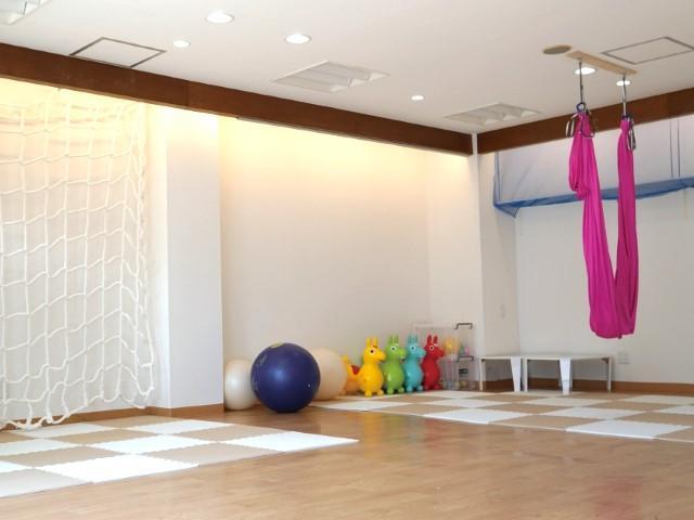 【児童指導員】放課後等デイサービス/週2日4時間～勤務OK/楽しく学べる働ける！サッカーを中心としたスポーツ療育施設♪/時給1,140円～/パート・アルバイト/資格必須