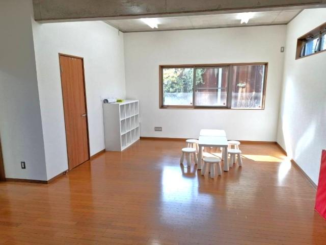 【保育士】多機能型施設/4週8休制◎/家庭都合の希望休もOK！/月給25万円～/療育のプロによる個別＆集団のプログラムで、スモールステップの成長をサポート♪/正社員/資格必須の写真1枚目