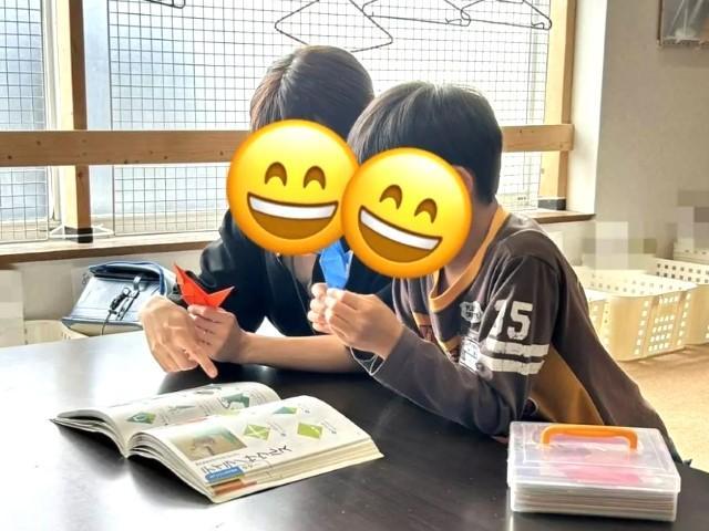 【保育士】放課後等デイサービス/残業ほぼなし◎/働きながら成長できる研修・資格取得支援が充実！/家族のように過ごせる居心地の良い施設♪/月給18.5万円～/正社員/資格必須の写真1枚目