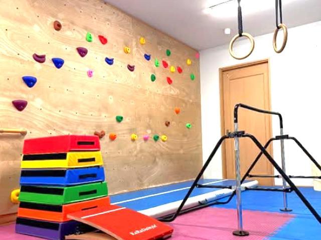 【保育士】放課後等デイサービス/日祝休み/年休120日以上/奨学金返還支援あり♪/育休・介護休暇取得実績あり！/運動と楽しいお出かけがメイン◎/月給24万円～/正社員/資格必須