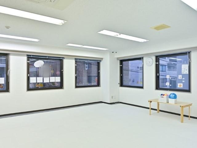 【保育士】児童発達支援/送迎なし/年間休日120日◎/未経験可！サポート充実/「世界に1つだけ」の保育園が専門医と作った児童発達支援スクール♪/月給21万円～/正社員/資格必須の写真4枚目