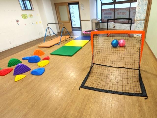 【保育士】多機能型施設/誰でも安心＆成長を！多職種在籍＆充実の教育制度あり◎/「わずかな成長」を一緒に感じられる個別療育型の施設♪/月給22万円～/正社員/資格必須の写真1枚目