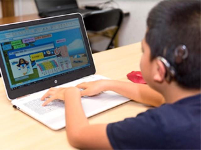 【児童指導員】放課後等デイサービス/日曜休み◎/「IT×福祉」をテーマに、STEAM教育をもとにしたITプログラムで支援♪/研修＆キャリアパス充実/月給22万円～/正社員/資格必須の写真1枚目