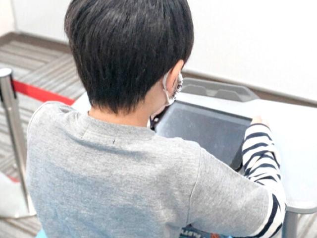 【保育士】放課後等デイサービス/日祝休み◎/十人十色の物語を紡ぐお手伝い♪/大型スクリーンやタブレットを用いて、視覚支援を取り入れた療育/月給17.5万円～/契約社員/資格必須の写真1枚目