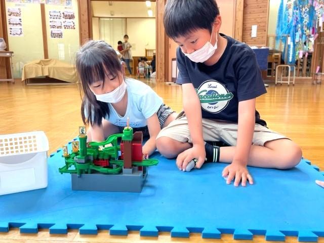 【保育士】放課後等デイサービス/日祝休み◎/十人十色の物語を紡ぐお手伝い♪/大型スクリーンやタブレットを用いて、視覚支援を取り入れた療育/月給17.5万円～/契約社員/資格必須の写真3枚目