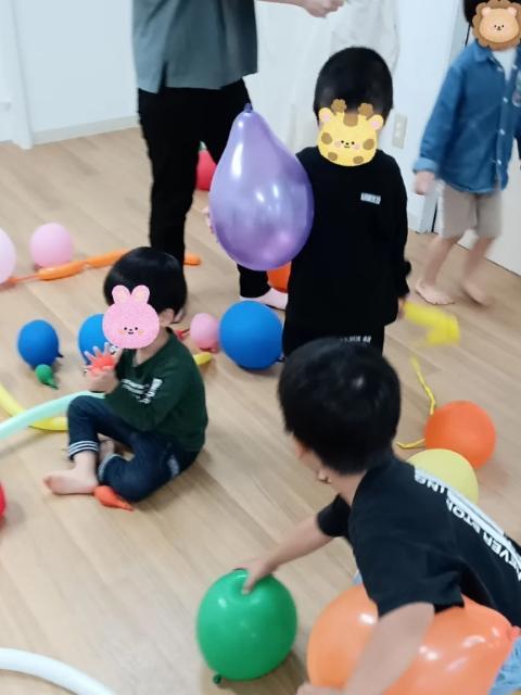 【保育士】児童発達支援/年間休日120日以上◎/早期療育を考えたプログラム/新しい経験や沢山のことばに触れ合う支援で、子どもの自己肯定感を高める♪/月給21万円～/正社員/資格必須の写真2枚目