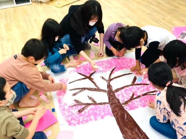 【理学療法士】多機能型施設/土日休み＆残業ほぼなし◎/研修＆資格取得支援充実！/「5つの軸×発達支援の5領域」の支援で、子どもたちに成長と笑顔を♪/月給24万円～/正社員/資格必須の写真3枚目