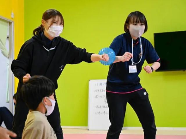 【保育士】放課後等デイサービス/完全週休2日制/産休育休取得実績あり/研修制度充実◎/運動を通して自己肯定感を高め「生きる力」をはぐくむ療育♪/月給20万円～/正社員/資格必須の写真1枚目