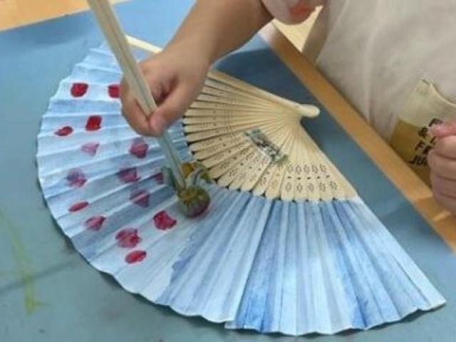 【児童指導員】放課後等デイサービス/年休120日/完全週休2日制/子どもたちを理解し受け止める♪/安心安全な環境で、のびのびとした成長をサポート/月給19.4万円～/正社員/資格必須