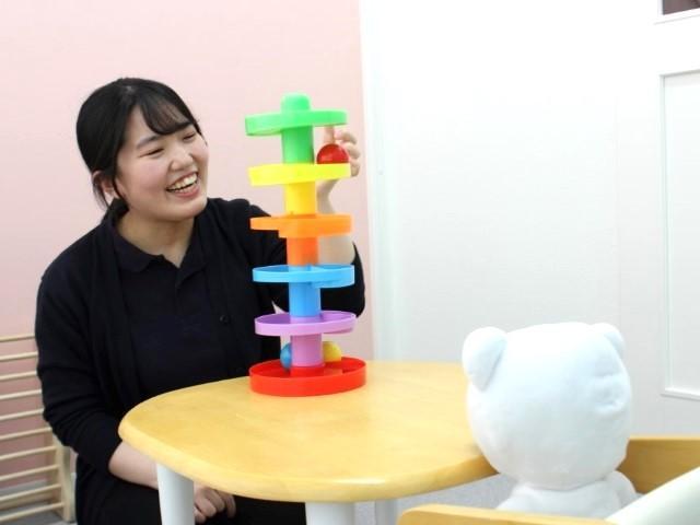 【理学療法士】児童発達支援/年間休日120日/残業ほぼなし◎/もっと成長したいなら、研修制度＆サポート体制充実の業界大手のフランチャイズへ♪/月給24.6万円～/正社員/資格必須の写真1枚目