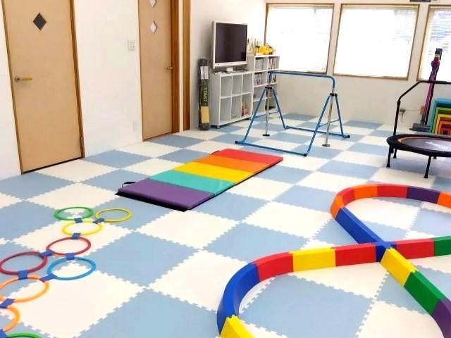 【理学療法士】多機能型施設/正社員/資格必須/月給28万円～/年間休日114日/残業ほぼなし/未経験可/「整体・運動・学習」をバランスよく取り入れた療育◎の写真10枚目