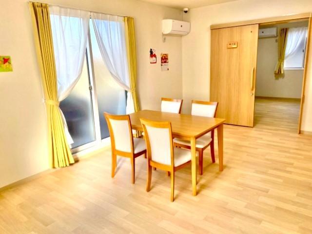 【サービス管理責任者】共同⽣活援助/正社員/資格必須/⽉給27万円〜/年間休日118日/業界未経験OK/生活支援・就労支援の両面からご利用者を豊かに♪