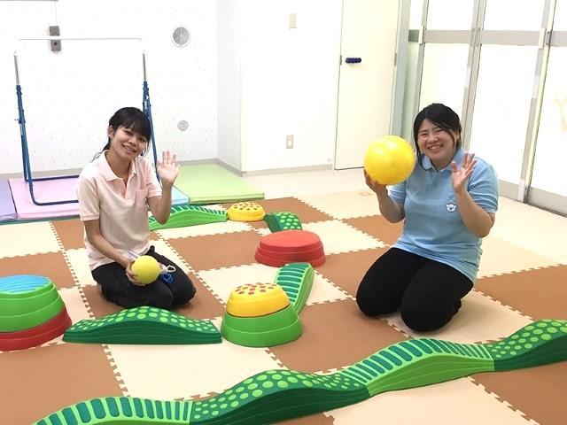 【保育士】児童発達支援/年間休日約120日＆残業ほぼなし◎/送迎なし/月給27万円～/研修＆サポート体制充実の大手フランチャイズ/楽しい！やりたい！を大切に♪/正社員/資格必須