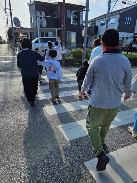 【保育士】多機能型施設/年休112日/産休・育休取得実績あり/運動療育をメインに心と体の成長をサポート/「できる」を信じて「できた」をよろこぶ♪/月給20万円～/正社員/資格必須の写真1枚目