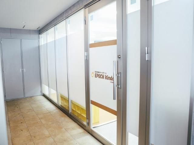 【児童指導員】放課後等デイサービス/週休2日制/残業ほぼなし◎/運動や学習に特化した療育/効果が実証されたプログラムを提供し成長をサポート♪/月給24.8万円～/正社員/資格必須の写真1枚目