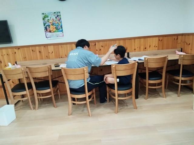 【児童発達支援管理責任者】多機能型施設/完全週休2日制/日月祝休み◎/心身に働きかける多彩なソーシャルスキルトレーニングで「得意」を伸ばす療育♪/月給28万円～/正社員/資格必須