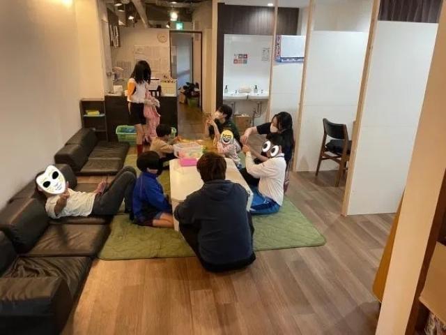 【臨床心理士/公認心理師】多機能型施設/週休2日制/残業ほぼなし◎/専門知識を持ったスタッフが多数/教育理論に基づいた独自のプログラムを実施♪/月給27.9万円～/正社員/資格必須の写真4枚目