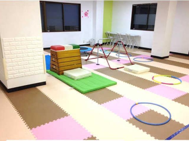 【保育士】放課後等デイサービス/日曜休み◎/週休2日制/最先端の学習プログラムを導入！/自信・達成感・集中力をはぐくみながら自立をサポート♪/月給24万円～/正社員/資格必須の写真1枚目