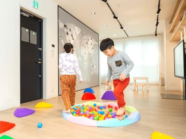 【理学療法士】多機能型施設/正社員/資格必須/月給28万円～/年間休日123日/未経験可/デジタル化対応の新しい療育/専門家の指導・監修あり◎質の高い療育を学べます♪の写真1枚目