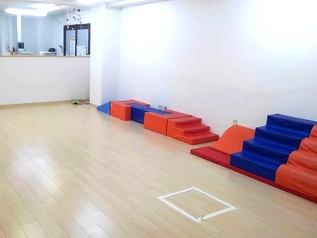 【児童指導員兼管理者】放課後等デイサービス/残業ほぼなし◎/研修＆キャリアアップ支援あり/多事業を展開中！/施設ごとのアイデアで特色ある支援を♪/⽉給26万円〜/正社員/資格必須