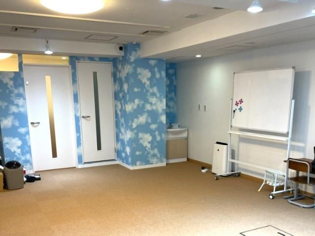 【作業療法士】多機能型施設/完全週休2日制＆残業ほぼなし◎/月給30.4万円～/全国で300施設を展開する大手FC/個別対応で自発的な活動をサポート♪/駅チカ/正社員/資格必須