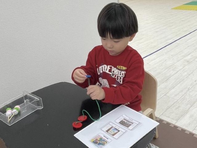 【管理者兼児発管】放課後等デイサービス/日祝休み＆残業ほぼなし◎/専門職による学習支援、SST、絵画・工作・実験活動などで幅広い成長を♪/月給32万円～/契約社員/資格必須