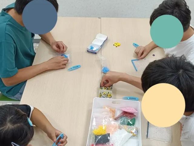 【児童指導員兼管理者】放課後等デイサービス/日祝休み/残業ほぼなし/研修期間ありで安心！/進学・就労準備型放デイ◎ゲーム形式で楽しく学びを♪/月給22.2万円～/正社員/資格必須の写真1枚目