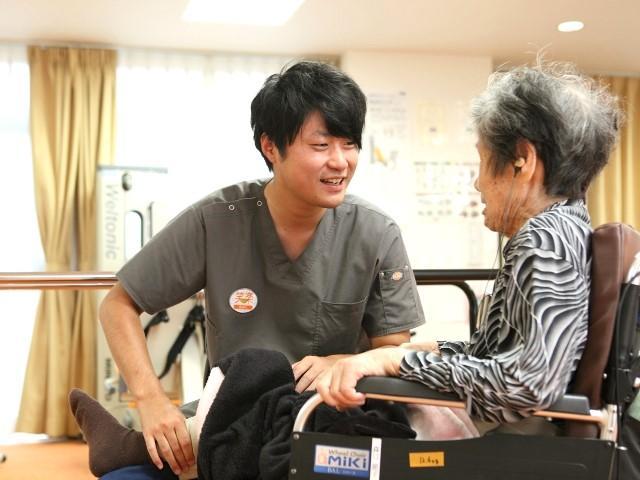 【エリアマネージャー/エリアマネージャー候補】生活介護施設/正社員/無資格可/月給50万円～/5連休年4回取得可/研修＆OJT充実/「専門スキル＋α」をもつ支援のプロへ♪