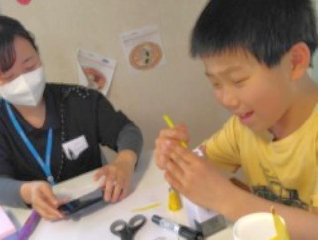 【児童指導員】放課後等デイサービス/日祝休み＆残業ほぼなし◎/県内約20か所で事業展開中！/多彩なプログラムと「ポジティブ支援」で成長を支援♪/月給19.6万円～/正社員/資格必須の写真1枚目