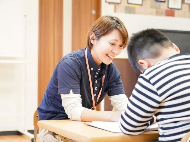 【心理学科卒の方歓迎！】児童発達支援/日曜休み＆月9日休み/充実の研修・キャリア支援＆休暇制度◎/スタッフも幸せになれる施設♪/月給20万円～/正社員/資格必須
