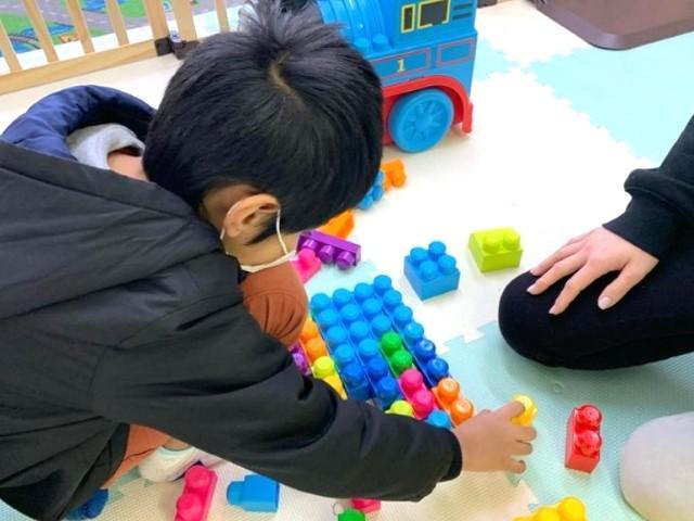 【心理学科卒歓迎！】多機能型施設/完全週休2日制＆休暇制度充実◎/約50か所の仲間と成長できるFCグループ/遊びを通じて、その子らしい成長を支援♪/月給27万円～/正社員/資格必須の写真1枚目