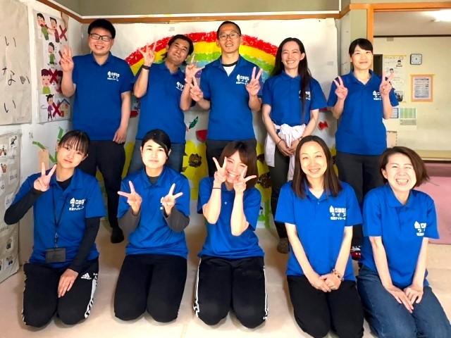 【心理学科卒業の方限定！】多機能型施設/正社員/資格必須/月給26.5万円～/年間休日110日/研修＆福利厚生充実◎/外遊びやダンス、工作など、のびのび、楽しい成長を♪