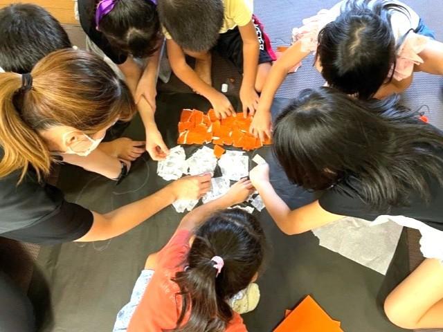 【心理学卒】多機能型施設/正社員/資格必須/月給24万円～/原則土日祝休み/残業ほぼなし/未経験可/駅チカ/大阪府内を中心に療育・訪問介護・通所介護事業などを展開する運営法人◎