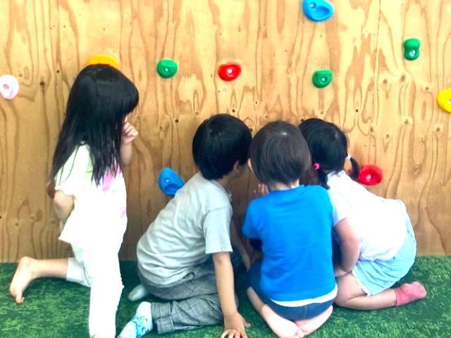 【保育士】多機能型施設/年休113日/日曜休み◎/昼食代補助あり/子どもたちやスタッフの「らしく」を大切にする施設♪/個性や創造力を尊重する療育/月給20万円～/正社員/資格必須の写真1枚目