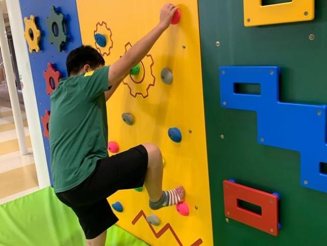 【作業療法士】多機能型施設/日祝休み/完全週休2日制◎/未経験可/三角屋根が特徴の可愛い一軒家で、健やかな育ちを支援/子どもたちの幸せを第一に♪/月給19.3万円～/正社員/資格必須