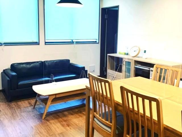 【サビ管兼SV】共同生活援助/原則土日休み◎/年間休⽇120⽇/⽉給41万円～/福祉の実績20年♪医療・看護と連携した日中支援型/契約社員/資格必須